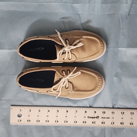 Nautica Boat Shoes size 2 - Picture 2 of 7